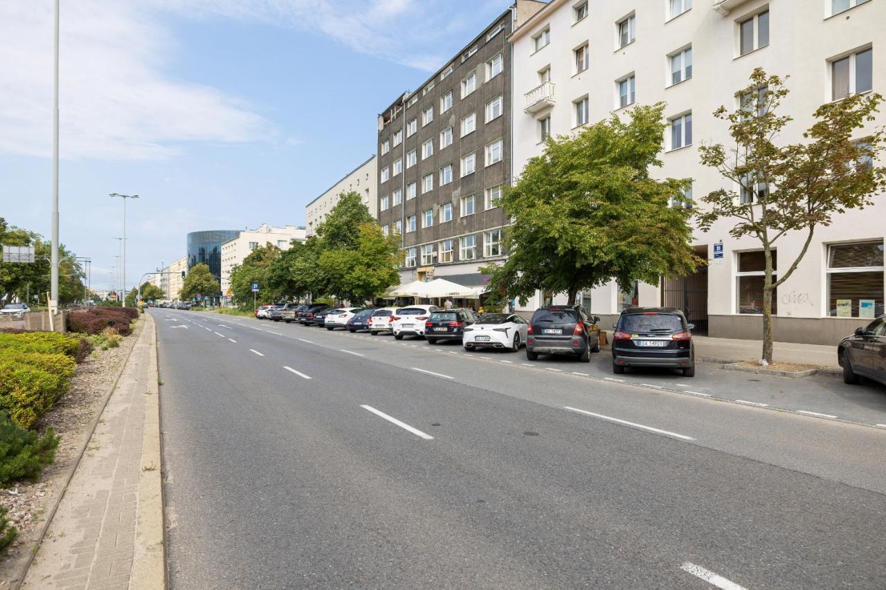 Trendy Downtown For 4 Guests By Renters Apartment