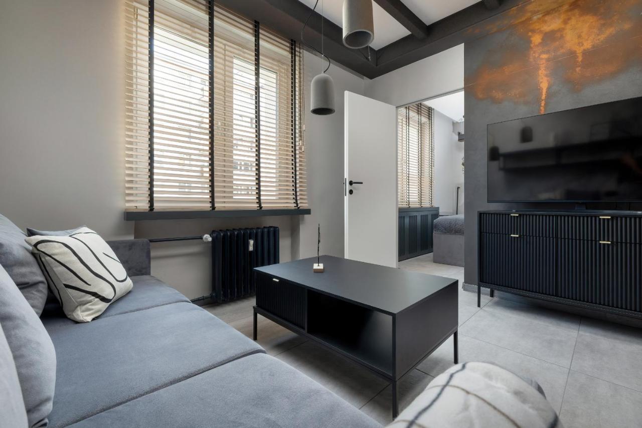 Trendy Downtown For 4 Guests By Renters Apartment